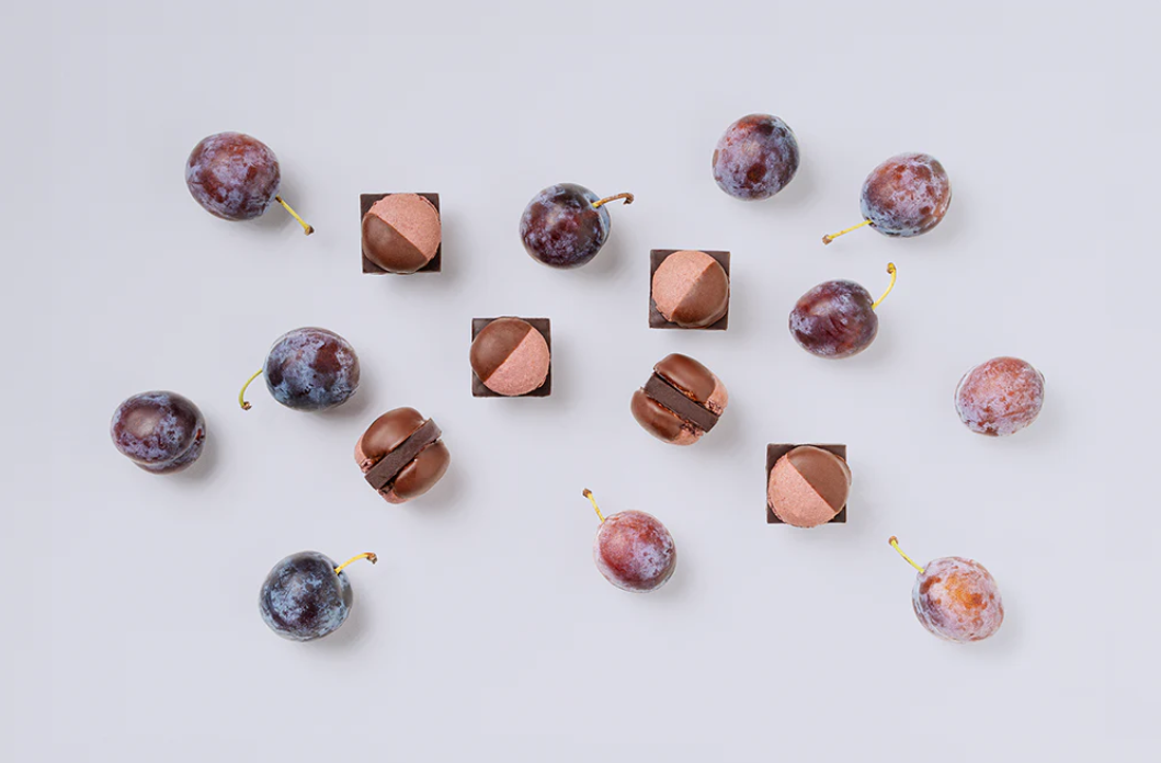 MAMEIL-NAMA-CHOCOLATE-MACARON-Chocolate-Pistachio-Coffee-Blood-–-MAMEIL-NAMA-CHOCOLATE-MACARON-マメイル-生チョコレートマカロン専門店-03-19-2025_12_36_AM